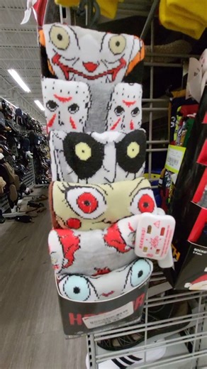 HALLOWEEN FANS - HORROR CREW SOCKS $9.99 FOR 6 PAIR - CREEPY JASON -THE NUN - GHOST FACE -PENNYWISE