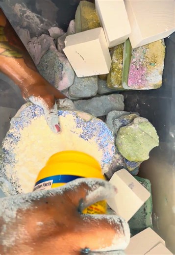 Exploring Unique Powder Play Techniques with Gym Chalk