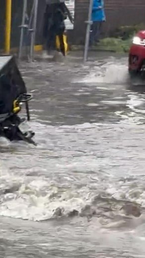 BREAKING: The locality turned into darkness, homes submerged, and lives disrupted. The power of nature is a reminder of our vulnerability. Stay safe, everyone! 🌪️💧 Flash flood destroyed, Heavy rainfall causes severe flooding! The locality turned into rivers, homes submerged, and lives disrupted. The power of nature is a reminder of our vulnerability. Stay safe, everyone! 🌪️💧 #FloodAlert #HeavyRain #NaturalDisaster #StaySafe #WeatherUpdate #FloodRelief #EmergencyResponse #FloodAlert #HeavyRai