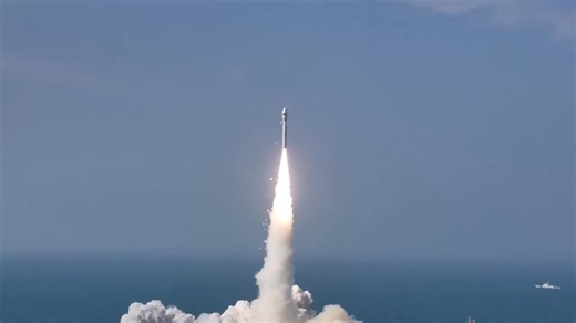 Pakistan successfully 💯 achieved another milestone 🔥launch photo of the SUPARCO "PRSC-EO2" 💥satellite. Pakistan’s first sea based rocket launch, via a Chinese rocket 🚀 launch in the South China Sea.🐲 | Strategic Studies of Armed Forces