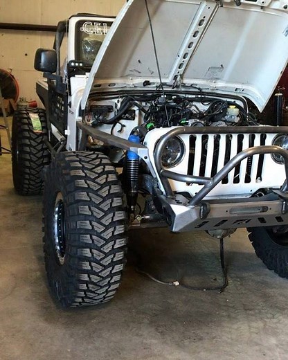 10K views · 299 reactions | This Jeep TJ is being built by one of our dealers. @short_stack_custom_krawlers it features our 3/4 link kit, back half, corner guards, fuel cell, bumper, and more. All of which are available at Motobilt.com | MotoBilt | Facebook