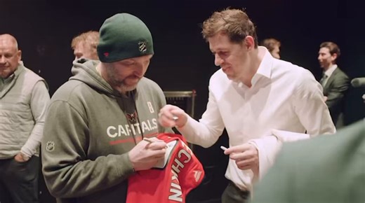 geno falling over giggling while ovi barely cracked a smile #WhatDatMean