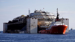 Shipwrecked Concordia making final voyage off isle