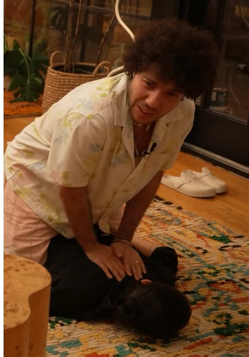 Selena's Back Crack: The Epic Moment with Benny Blanco