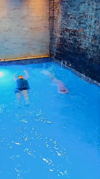 تدريب سباحة للاطفال 🏊‍♂️ من أفضل الرياضات للاطفال رياضة السباحة👌🏻 #رياضة #سباحة #تعليم_سباحه_جميع_الاعمار #تعليم_سباحه #اطفال #الرياض #تطور_اللياقة