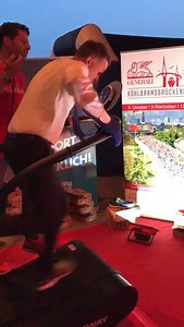 2.4K views | Hamburgs Sportstaatsrat Christoph Holstein läuft beim Hamburger Sommerfest in der Hauptstadt auf einem WOODWAY Laufband trotz leichten Handicaps 150m in starken 29:56 Sekunden | Haspa Marathon Hamburg - Offizielle Seite | Facebook