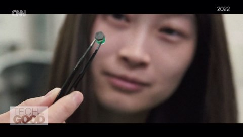 This tiny robot spins blood clots away