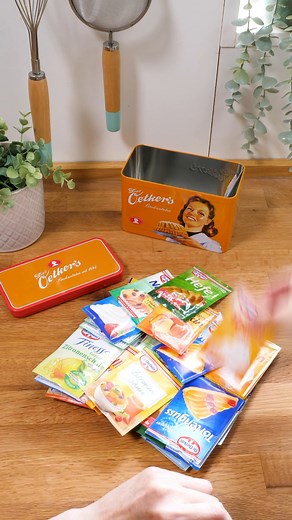 Super schön & super praktisch: Mit unserer hübschen kleinen Dose im Retro-Design sagst du dem Chaos in deiner Backzutaten-Schublade den Kampf an! 🧡📦 Exklusiv auf oetker-shop.de erhältlich: https://www.oetker-shop.de/gefuellte-dose-backzutaten-klein/?utm_source=facebook&utm_medium=cpv&utm_campaign=de-dro-sm_na_07-23_egm_dosebackzut-cta_diverse_diverse_na&utm_term=202&sPartner=fb-og 🛒 | Dr. Oetker Deutschland