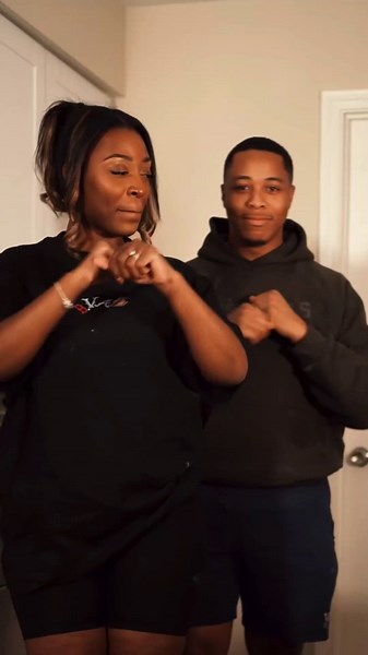 Black Love Date Night Book - 50 Unique Date Ideas to Elevate Your Black Love. For Significant Others, Couple Friends, Wedding Gifts and to Help Singles Manifest Their Person..