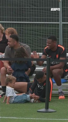 Familie op de training bij Oranje 🧡🥹