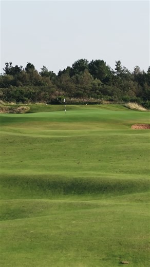 5.5K views · 50 reactions | The front nine at Gailes ends with a bang. 300 yards of rolling fairway leading to a raised green, with two perfectly placed bunkers dictating the strategy. A simple, timeless classic, courtesy of Willie Park Jr. | Glasgow Golf Club | Facebook