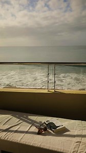 Fall into Malibu! 🍁🌊 October is the best month to visit Malibu! Cool mornings yield to sunny warm beach days and finish with cotton-candy pink skies. Fall in Malibu is a lot like Spring in the Mediterranean. The longer you stay, the more you save, up to 25% off and a one-time $100 food & beverage credit. www.malibubeachinn.com/offers 📷 @ladyemilytravels | Malibu Beach Inn