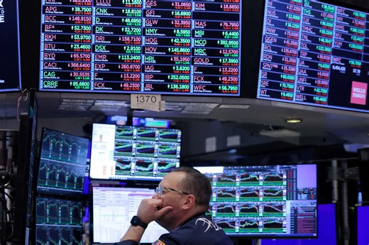 Why are US stocks falling down and who are biggest losers and gainers? US market drop explained. Here's what should investors do now