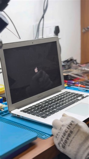 𝗙𝗶𝘅 𝗣𝗿𝗼 𝗧𝗵𝗲 𝗦𝗲𝗿𝘃𝗶𝗰𝗲 𝗘𝘅𝗽𝗲𝗿𝘁 on Instagram: "Mac🍎 battery replace"