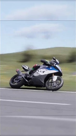 WHAT A WOBBLE! BMW S1000RR OUT OF CONTROL 😱
