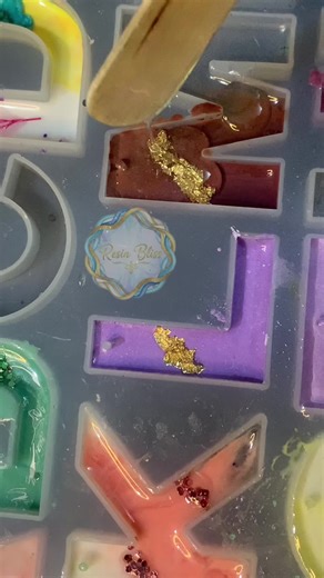 Exploring Creator Search Insights in Resin Art