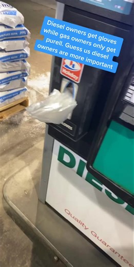 Yes I know it’s because diesel pumps can be really greasy and nasty #fliptheswitch #6fo #foryoupage #fyp