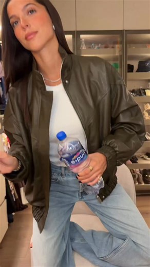 Eugenia Rodriguez C. on Instagram: "5 hábitos nuevos que logré este año✨ En el que fui muchísimo más constante fue darle más amor a mi cuerpo, acompañada de @epuraoficial todos los días💓 #amatucuerpo"