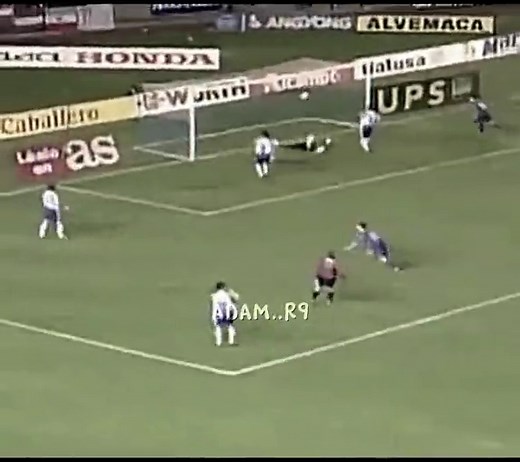 Best Goal Ever: Roberto Carlos Corner Kick Goal Compilation