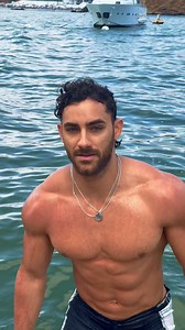 Shower series 🔱 . . . #verano #weekend #photodump #crew #beachlife #summer #friends #fitnessmotivation #party #travel #peruvian #lifestyle #love | Austin Palao