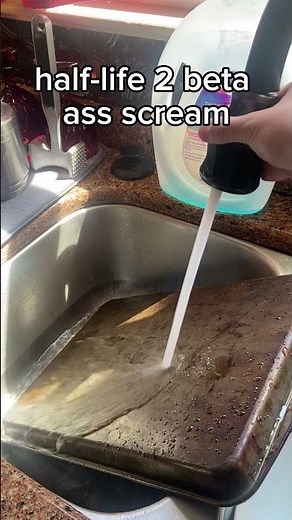 Half-Life 2 beta stalker scream sounding. #funny ￼￼