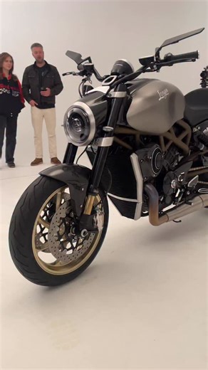 5.2K views · 831 reactions | Langen have just pulled the covers off their production-ready Lightspeed muscle cruiser! Featuring a Buell-built 1190cc V-twin, it promises 185hp and a dry weight of 185kg. First UK customers are expected to get their bikes in the summer of 2026, with 185 units being made in total. #langen #mcn #motorcycles #vtwin | Motorcycle News | Facebook