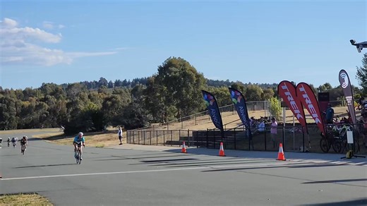 🎄🔥 TREK | CCC Summer Crits – Week 10 Cart’s Christmas Crits D Grade video finish🏁🏁🏁🏁 📷📷 Ian Hutchings A hot day set the scene for last Wednesday Cart’s Christmas Crits, with a heatwave threatening all afternoon. Thankfully, as racing got underway the temperatures eased, and the evening delivered tough but manageable conditions. A steady breeze kept everyone honest and made for fast, tactical racing across every grade. Big fields, smart racing, and some cracking finishes capped off a bril