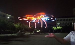 无人机成功安装和校准GPS模块，现已实现定高度定点位的稳定飞行。