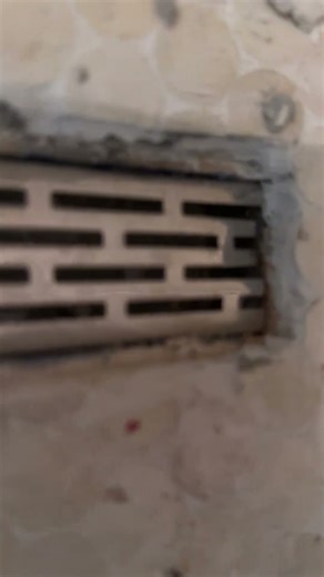 Trabajo malisimo de tile en regadera #tile