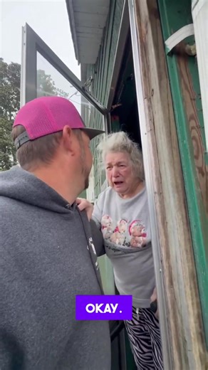 An 85‑year‑old widow in North Carolina called a local tree removal company asking for firewood to keep her home warm. She explained that she could not afford to pay. The owner showed up anyway and delivered the firewood for free. He also fixed her car, repaired her roof, and worked on her heating and air system, all at no cost. To help her even more, he raised $20,000 for her just before Christmas. A small act of kindness turned into a life‑changing moment. This is the America we love. ❤ | Jim C