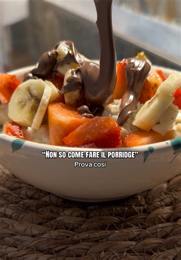 Era da un po’ che non caricavo una ricetta della mia colazione preferita Porridge con fragole, banana e un cucchiaino di Nutella per iniziare bene la giornata Se vuoi la ricetta ed i passaggi dettagliati scrivi “RICETTA” nei commenti #breakfast #breakfastrecipes #oatmael #porridge #colazione