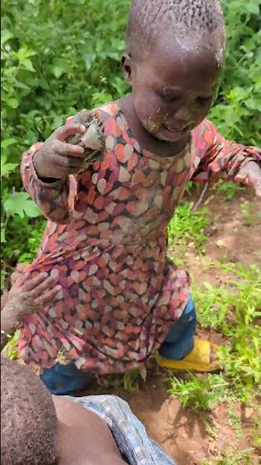This is how bushmen surviving, and they are inherit from their elders 😟😟😟😯😯😯😯😯 #aramanda #mankini
