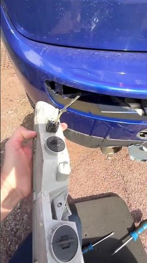 Mini Clubman-How to change rear bumper light bulbs