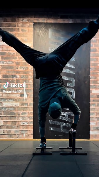 Straddle Technique for Better Handstands