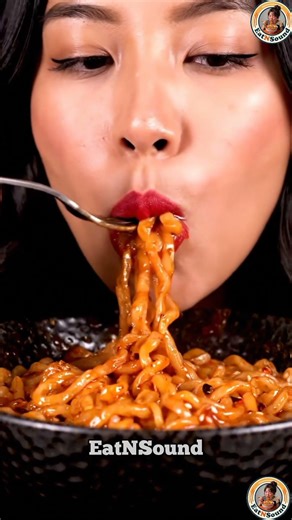 Asmr girl eating noodles 🍜💫 #shorts #viral #eatnsound