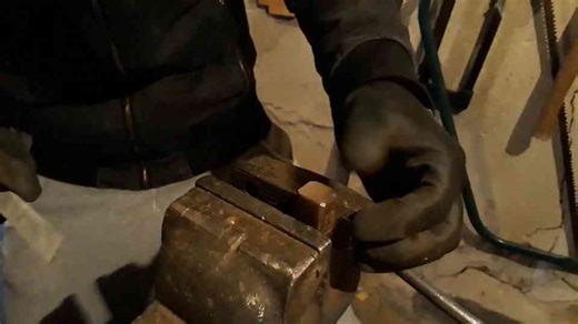 Restoring an old rusty hammer to a perfectly polished tool