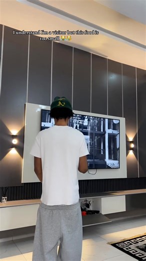 Small Food Encounter of a Visitor 🐌