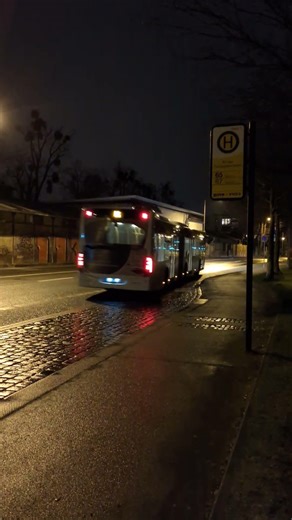 Bus: 65 Ziel: Dresden Blasewitz Schillerplatz.