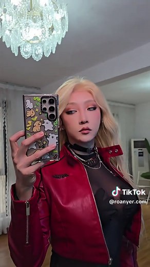 Bringing back 2000s glam – watch me slay ✨🔥 #roanyer #mtf #transition #fyp #2000sthrowback #y2kfashion #breastforms #crossdress