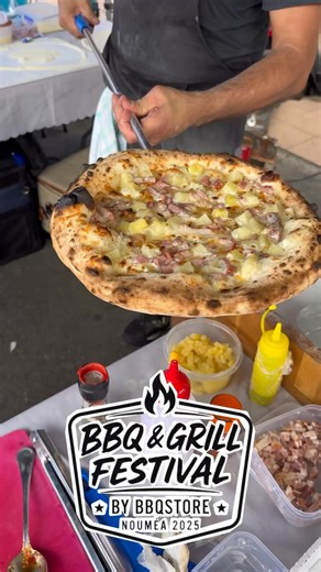 🍕🔥 ATELIER PIZZA BY OONI – CE DIMANCHE AU BBQ & GRILL FESTIVAL ! 🍕 Ce dimanche, les fours Ooni passent à l’action au BBQ & Grill Festival ! 🔥 Venez découvrir la magie du feu version Ooni : pizzas napolitaines dorées à 500°C, crevettes grillées 🦐, viandes saisies 🥩… un show gourmand animé par Dan de BBQ NC 👨‍🍳 Un four. Mille possibilités. 👉 Ooni, la marque n°1 mondiale des fours à pizza, en démonstration exclusive à Nouméa 📍 Parking BBQSTORE – 365 rue Jacques Iekawe 🗓️ Dimanche 9 novem