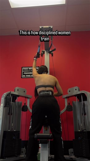 Discipline isn’t loud. It’s quiet, boring, and powerful. This is how high-performing women train. #highperformingwomen #womenwholift #disciplineovermotivation #structuredtraining #corporatewomen