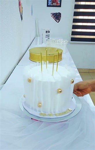 Modern wafer paper design #birthdaycake #waferpaperflowers #waferpapercake #cakedecorating #cake