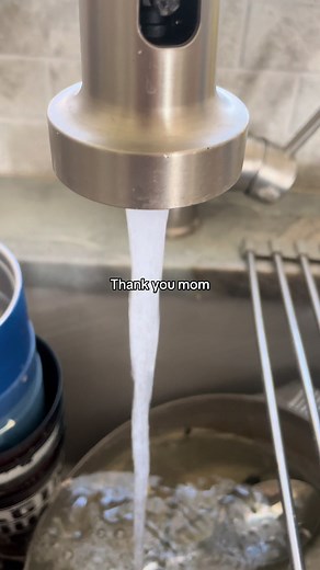 Thank you mom for water, roof over my head, food place to sleep and so much more I love you so much mom I know I don’t say it that much but I truly appreciate you so so much❤️❤️❤️#iloveyoumom #fypシ゚viral#relatable