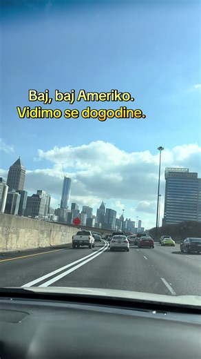 Pozdravila sam Ameriku. Nikad teži rastanak i put. Mnogo čekanja, gužve, kašnjenja. Avio saobraćaj ima dosta problema, ali dok bezbedno stižem ne žalim se. Zadnjih dana u Atlanti je leto. Tako da sam se ovde smrzla. Sada da obolujem pa dsa se radujem proleću i grljenju. Jedno znam. Ajde što će mi nedostajati moji Ameri, nego što će mi nedostajati i Amerika. Sada sam srećna što sam kući. Da sačekam stvari. Nije mi za drugo, ali tri para patika su mi tamo🫢😂 Idemo🏃‍♀️💪🌏🇺🇸 #enjoylife #travel 