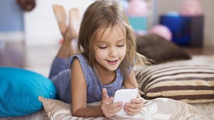 Experten raten: Kein Mediengerät unter sechs Jahre: Smartphone und Co. - wann ist mein Kind dafür bereit?