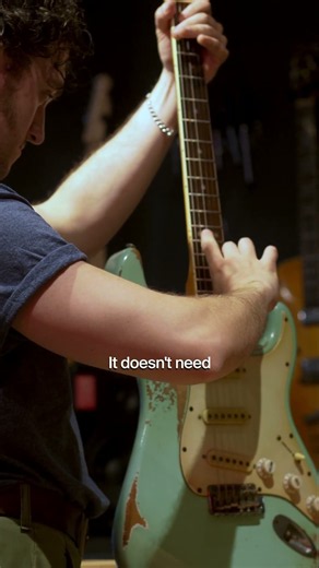 How to check the neck relief on a guitar