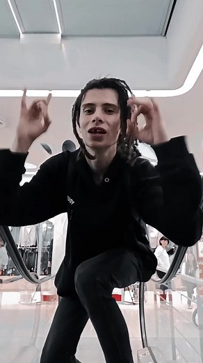 Creative Escalator Movements in a Modern Mall Setting