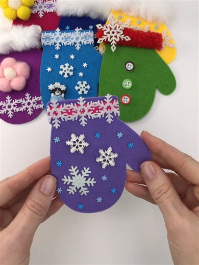 Create the cutest winter mitten garland using felt ✂️🧤 Perfect for holiday decorating, craft rooms, or cozy winter vibes. Quick, easy, and beginner-friendly DIY! #shorts#craft #crafttok #wintercrafting #diy
