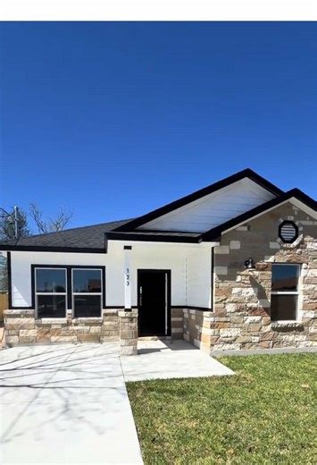 Stunning Custom Home for Sale in San Antonio – No HOA!