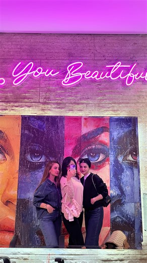 Shahad saad on Instagram‎: "هذا اليوم يستحق يتوثق ✨ This girls couldn’t resist making this trending reel 😂🙊 Our beautiful bride @teeba.11 #explore #matching #bride #wedding #اكسبلور #عراق #بغداد #fyp #viral #reel #foryoupage"‎